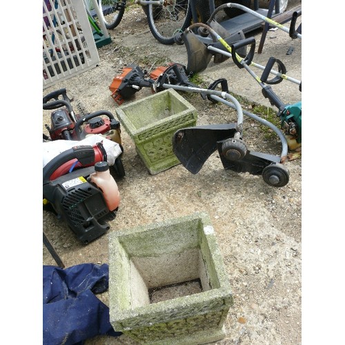 466 - 2 X SQUARE CONCRETE PLANTERS