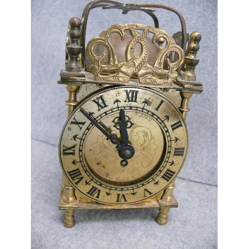 47 - A BRASS CARRIAGE CLOCK WITH KEY BY SMITHS, CLOCK WORKING BUT BODY NEEDS T L C