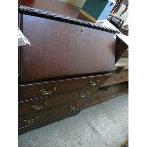 422 - WRITING BUREAU IN MAHOGANY FINISH