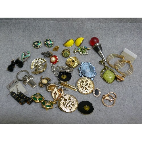 12 - BOX FULL OF BROOCHES AND PAIRS OF EARRINGS