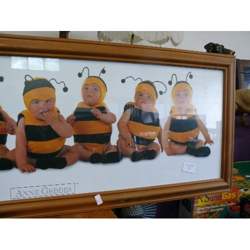 135 - ANNE GEDDES ADORABLE BUMBLE BEE BABIES PHOTOGRAPH. FRAMED/GLAZED.