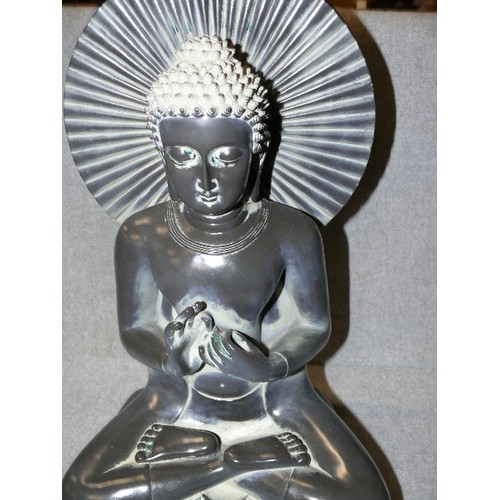 148 - SITTING THAI BUDDHA, AND A KNEELING FIGURE [DAMAGE TO NECK]