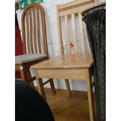 386 - SEVEN MIXED KITCHEN CHAIRS