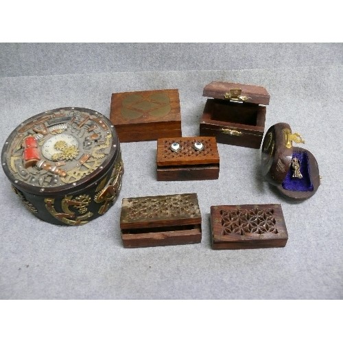 57 - STEAMPUNK LIDDED CIRCULAR BOX WITH  6 SMALL WOOD AND BRASS LIDDED BOXES.  ONE OF THE BOXES CONTAINS ... 