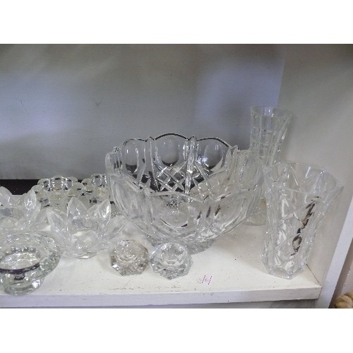 89 - A LARGE SELECTION OF GOOD QUALITY CRYSTAL AND CUT GLASS BOWLS AND CANDLE HOLDERS