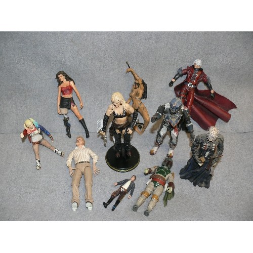 92 - A SELECTION OF ACTION FIGURES TO INCLUDE STAR WARS HANS SOLO AND BOBA FETT, HELLRAISER, HARLEY QUINN... 