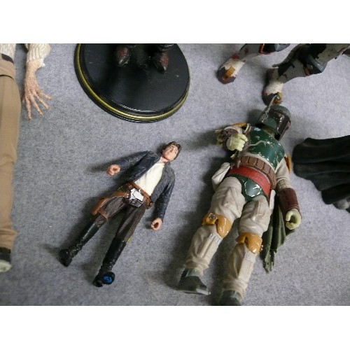 92 - A SELECTION OF ACTION FIGURES TO INCLUDE STAR WARS HANS SOLO AND BOBA FETT, HELLRAISER, HARLEY QUINN... 