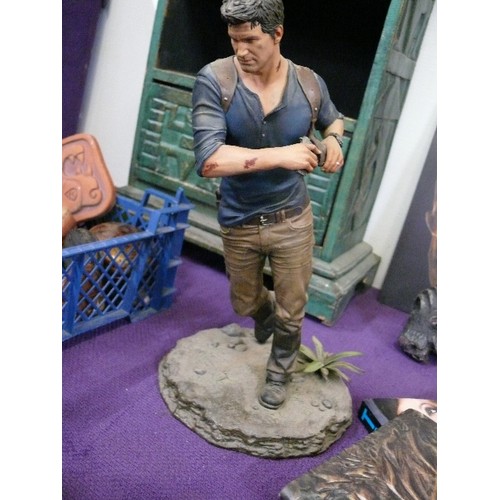 99 - UNCHARTED 4 COLLECTOR'S EDITION NATHAN DRAKE FIGURE