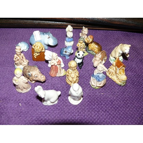 115 - A COLLECTION OF WADE WHIMSIES TO INCLUDE LITTLE BO PEEP, HUMPTY DUMPTY, WEE WILLIE WINKIE, DINOSAURS... 