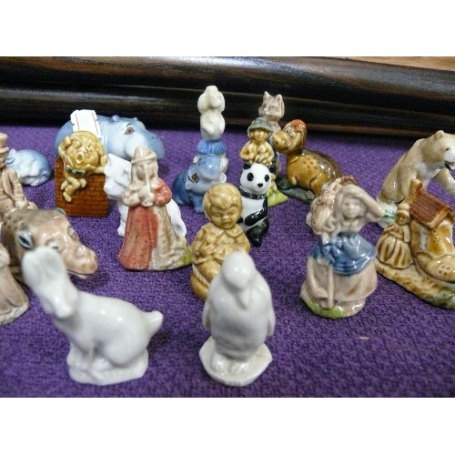 115 - A COLLECTION OF WADE WHIMSIES TO INCLUDE LITTLE BO PEEP, HUMPTY DUMPTY, WEE WILLIE WINKIE, DINOSAURS... 