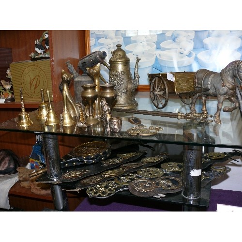 134 - A LARGE COLLECTION OF BRASSWARE TO INCLUDE HORSE AND CART, CATS, BELLS, BOAT AND A SELECTION OF HORS... 