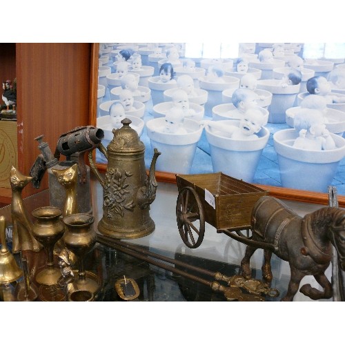 134 - A LARGE COLLECTION OF BRASSWARE TO INCLUDE HORSE AND CART, CATS, BELLS, BOAT AND A SELECTION OF HORS... 