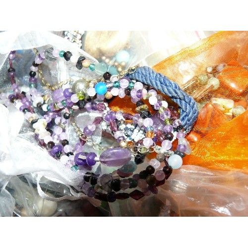 153 - A LARGE SELECTION OF BEAD AND GEMSTONE JEWELLERY