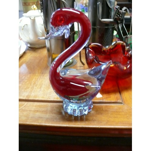 159 - A RED ART GLASS DUCK AND GLASS ASHTRAY