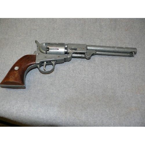 126B - A LARGE CAP GUN REVOLVER