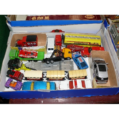 185 - A MIXED BOX OF COLLECTORS VEHICLES TO INCLUDE MATCHBOX, CORGI ETC