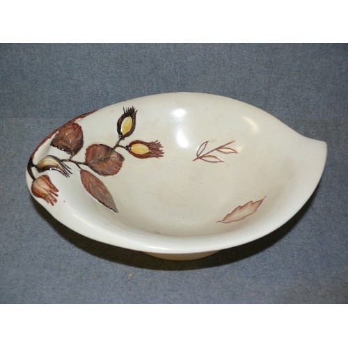 239 - A NICELY SHAPED PORCELAIN AUSTRALIAN DESIGN FRUIT BOWL BY CARLTONWARE