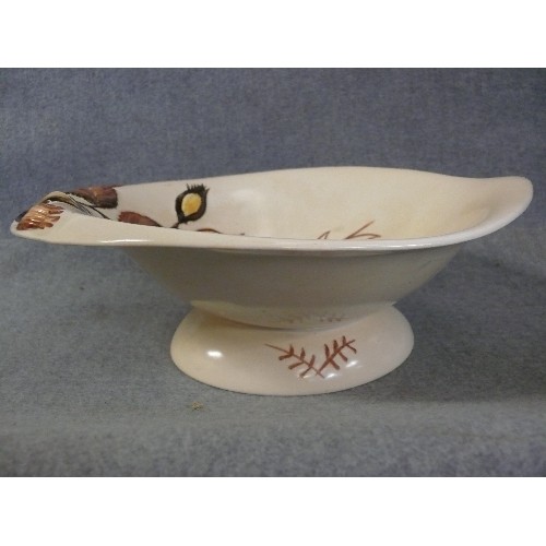 239 - A NICELY SHAPED PORCELAIN AUSTRALIAN DESIGN FRUIT BOWL BY CARLTONWARE