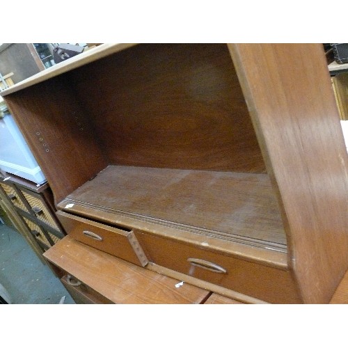 484 - 2 X MID CENTURY G-PLAN RED LABEL CUPBOARDS (1 HAS BROKEN HANDLES) AND A MID CENTURY CUPBOARD WITH DR... 