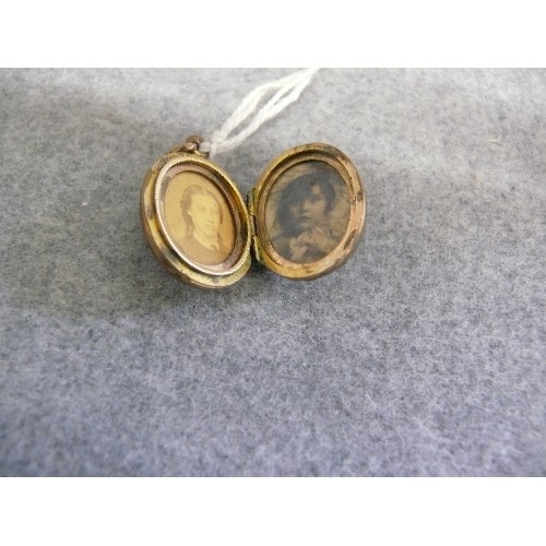 29 - A 9CT GOLD VICTORIAN LOCKET WITH 'REGARD' EMBOSSED ON FRONT, WEIGHT 6.93gr