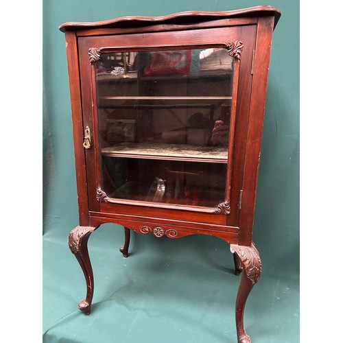 451 - Good quality Edwardian mahogany display or music cabinet on cabriole legs