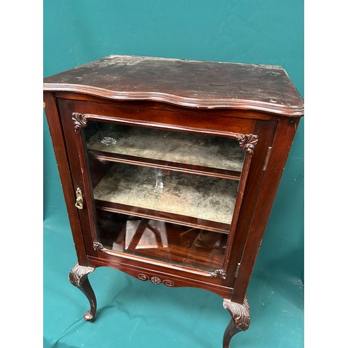 451 - Good quality Edwardian mahogany display or music cabinet on cabriole legs