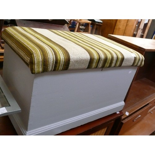 481 - SMALL PINE BLANKET BOX WITH UPHOLSTERED TOP