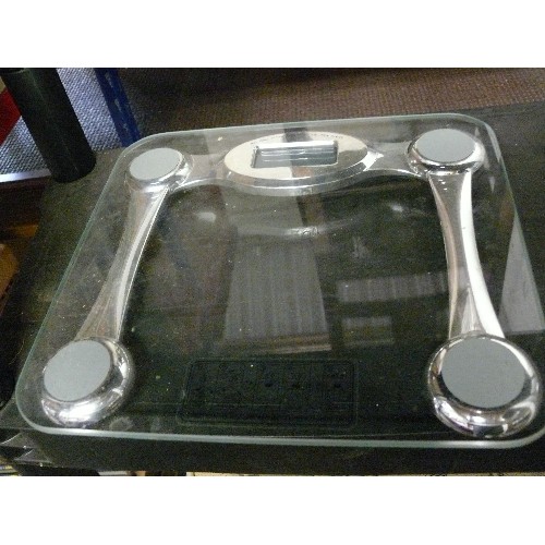 510 - 2 SETS OF BATHROOM SCALES