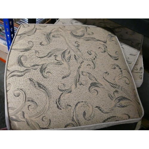 511 - 4 X SEAT PAD CUSHIONS