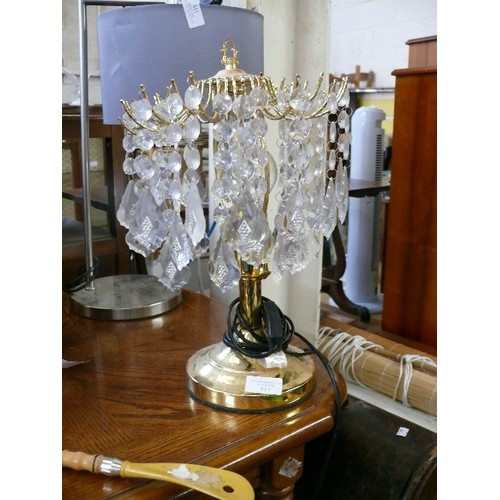 517 - TABLE LAMP WITH HANGING CRYSTALS