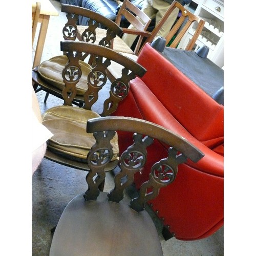 559 - 3 X ERCOL DINING CHAIRS - FLEUR DE LIS DESIGN IN BACK SPLATS