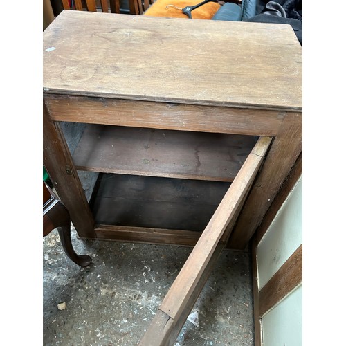 441 - An early 20th Century part pine pantry cupboard or meat safe with metal mesh door panel, interior sh... 