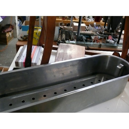 244 - A LARGE STAINLESS STEEL FISH KETTLE