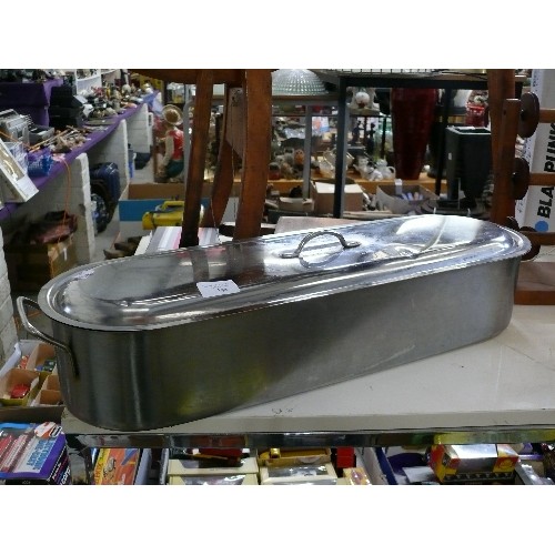 244 - A LARGE STAINLESS STEEL FISH KETTLE