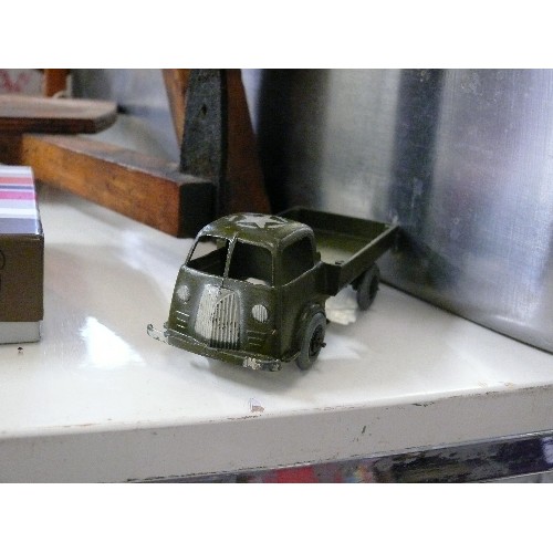 247 - A DIECAST DROPSIDE TRUCK IN AMERICAN ARMY LIVERY BY SEPTOY CIRCA 1939 IN GOOD CONDITION FOR ITS AGE