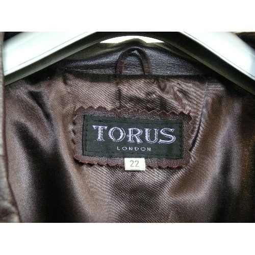 250 - A GOOD QUALITY LADIES LEATHER COAT BY TORUS SIZE 22