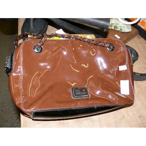 277 - A LADIES PATENT BROWN SHOULDER BAG 'LOVE MOSCHINO'