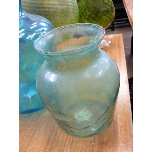 348 - 2 VERY LARGE GREEN GLASS BRANDY GLASSES PLUS 2 FURTHER GREEN GLASS VASES