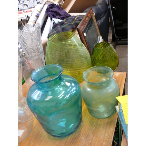 348 - 2 VERY LARGE GREEN GLASS BRANDY GLASSES PLUS 2 FURTHER GREEN GLASS VASES