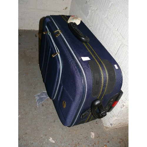 358 - A GOOD QUALITY SUITCASE