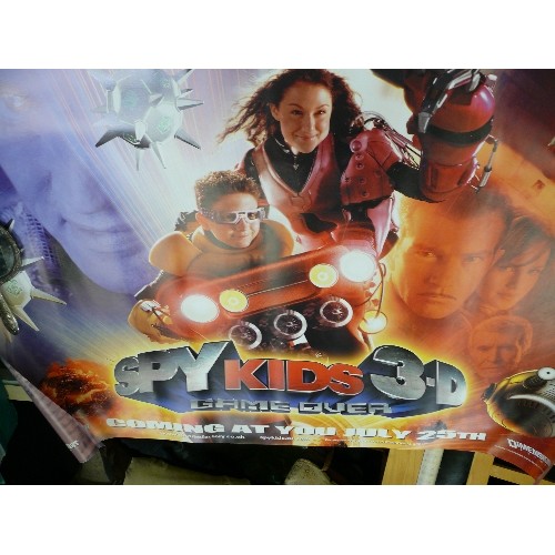 368 - A COLLECTION OF ORIGINAL MOVIE POSTERS TO INCLUDE SPY KIDS 3D, MRS BROWN, THE FOUR FEATHERS, NOAH AN... 