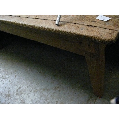 423 - VINTAGE PINE COFFEE TABLE