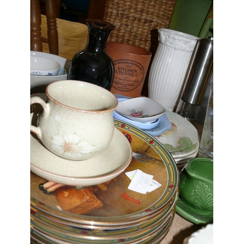 523 - QUANTITY OF KITCHENWARE INCLUDING VINTAGE PUDDING BASINS, OVEN TO TABLE WARE, PYREX