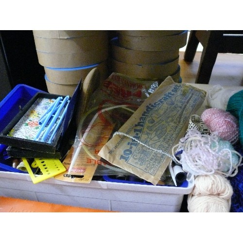 532 - SHELF OF KNITTING / SEWING CRAFT ITEMS INC WOOL, BIAS BINDING ETC