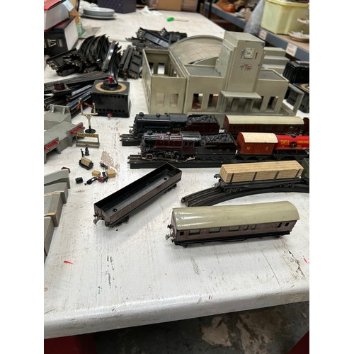 236C - A vintage 1940's Trix Twin Railway set OO gauge, including 2 locomotives, with LMS tenders, 4 carria... 