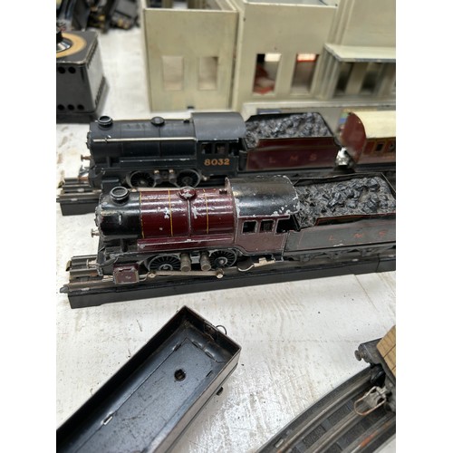 236C - A vintage 1940's Trix Twin Railway set OO gauge, including 2 locomotives, with LMS tenders, 4 carria... 