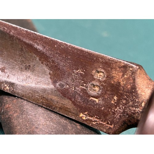 325C - A RARE BRITISH SPIT-SOCKET BAYONET FIRST ISSUED FROM 1715 WITH A TRIANGULAR SECTION BLADE HAS AN ADJ... 