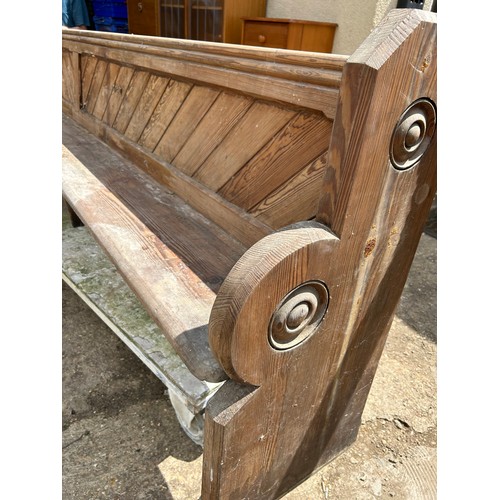 466 - Large Victorian pitch pine church or chapel pew with decorative roundels to the ends - 320cm