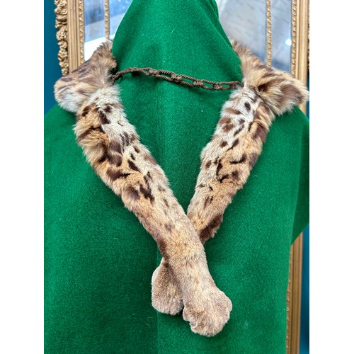 342A - a vintage genuine Leopard skin collar with paws 1950`s