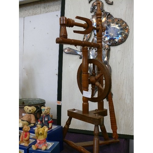 141 - WOODEN SPINNING WHEEL (SMALL)